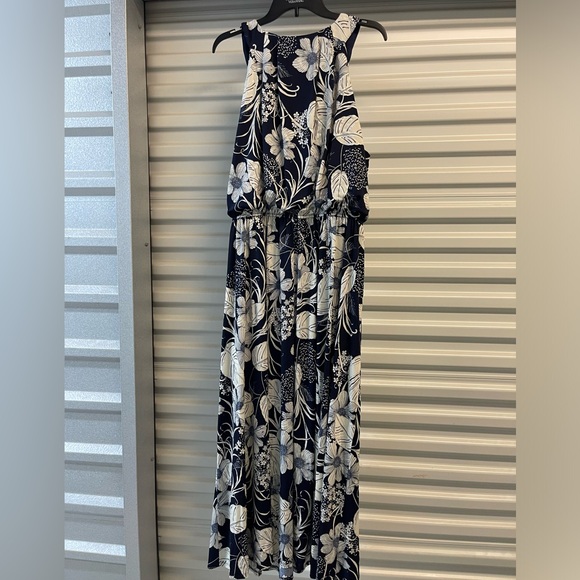 Floral Maxi Dress - Picture 2 of 3